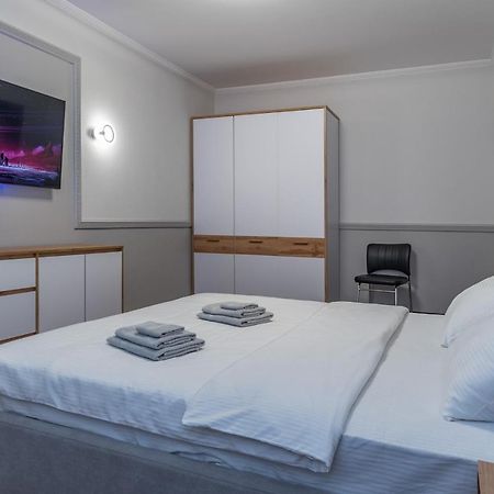 Modern 3 Bedroom Apartment Kiev Bagian luar foto