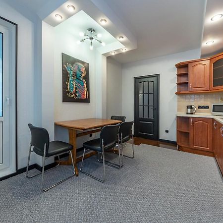 Modern 3 Bedroom Apartment Kiev Bagian luar foto