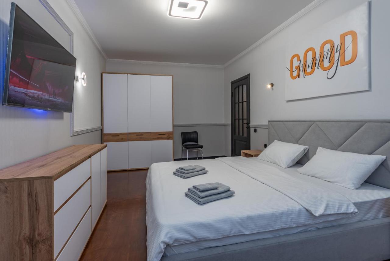 Modern 3 Bedroom Apartment Kiev Bagian luar foto