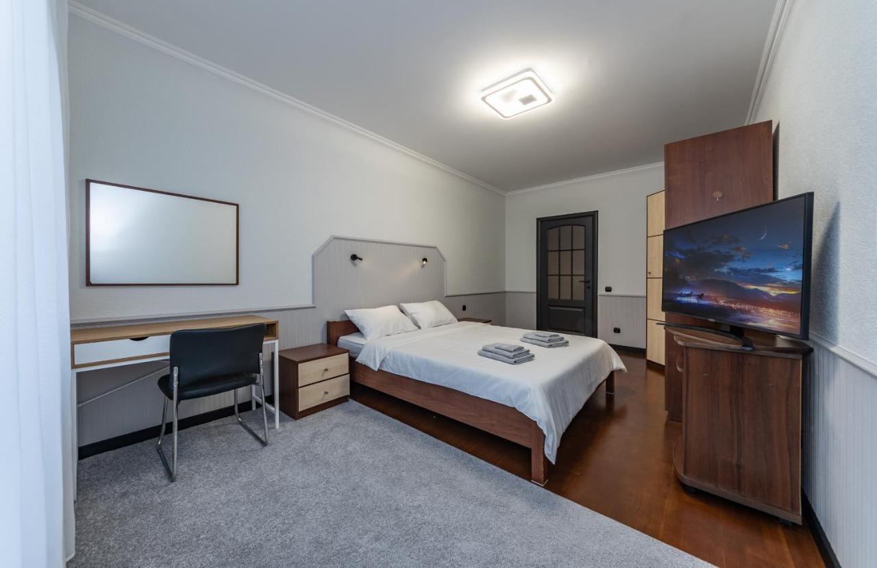 Modern 3 Bedroom Apartment Kiev Bagian luar foto
