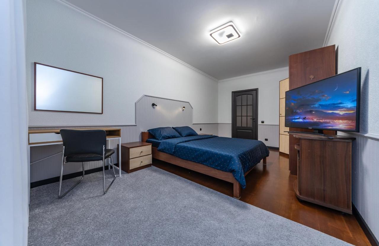 Modern 3 Bedroom Apartment Kiev Bagian luar foto