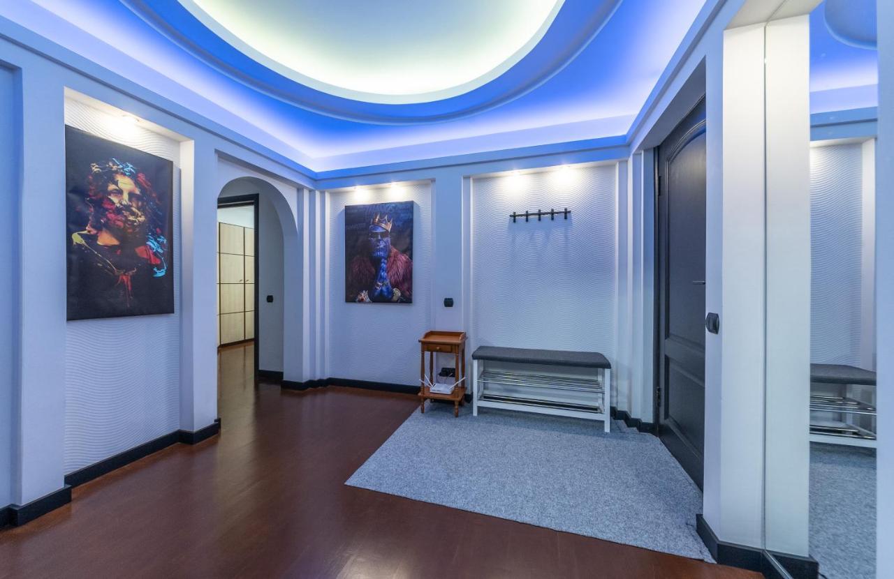 Modern 3 Bedroom Apartment Kiev Bagian luar foto